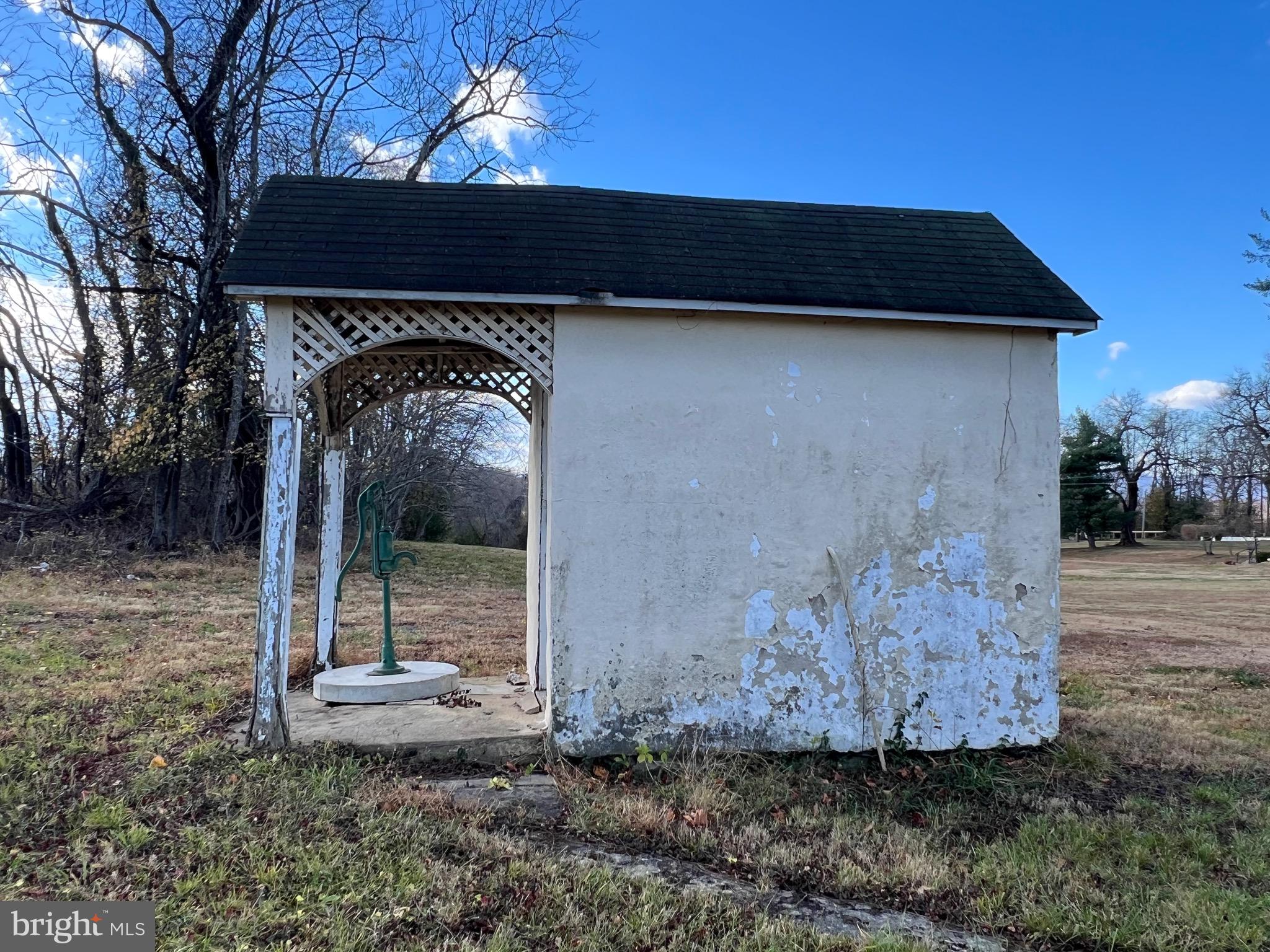 7035 Leeds Manor Road Marshall, VA 20115 - Photo 16 of 17 a front view of a house with garden