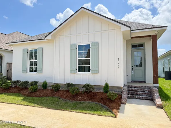 $319,900 | 122 Oak Village Drive, Scott, LA 70583