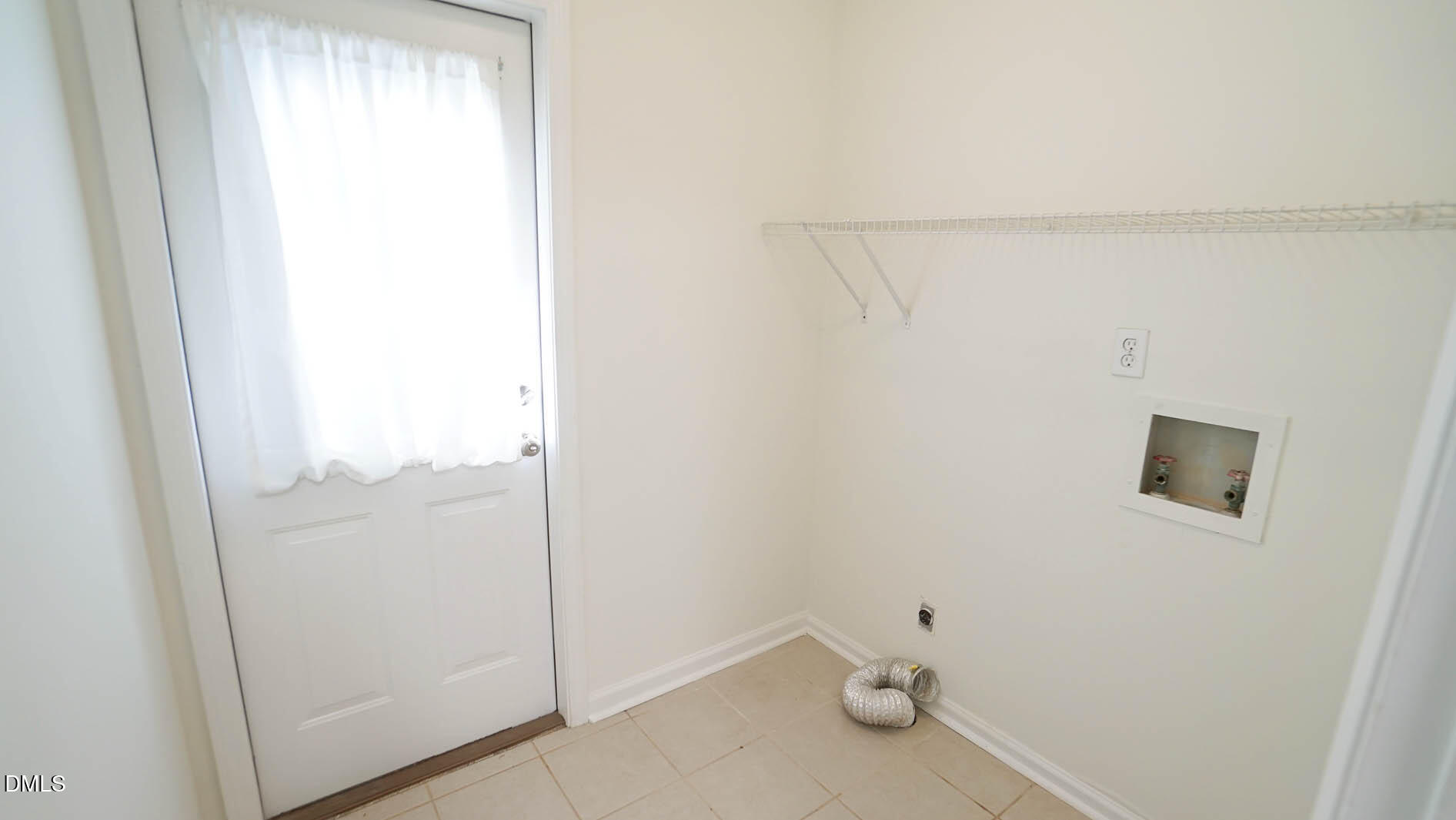 812 Havenwood Court Raleigh, NC 27615 - Photo 25 of 32 a bathroom with a bathtub
