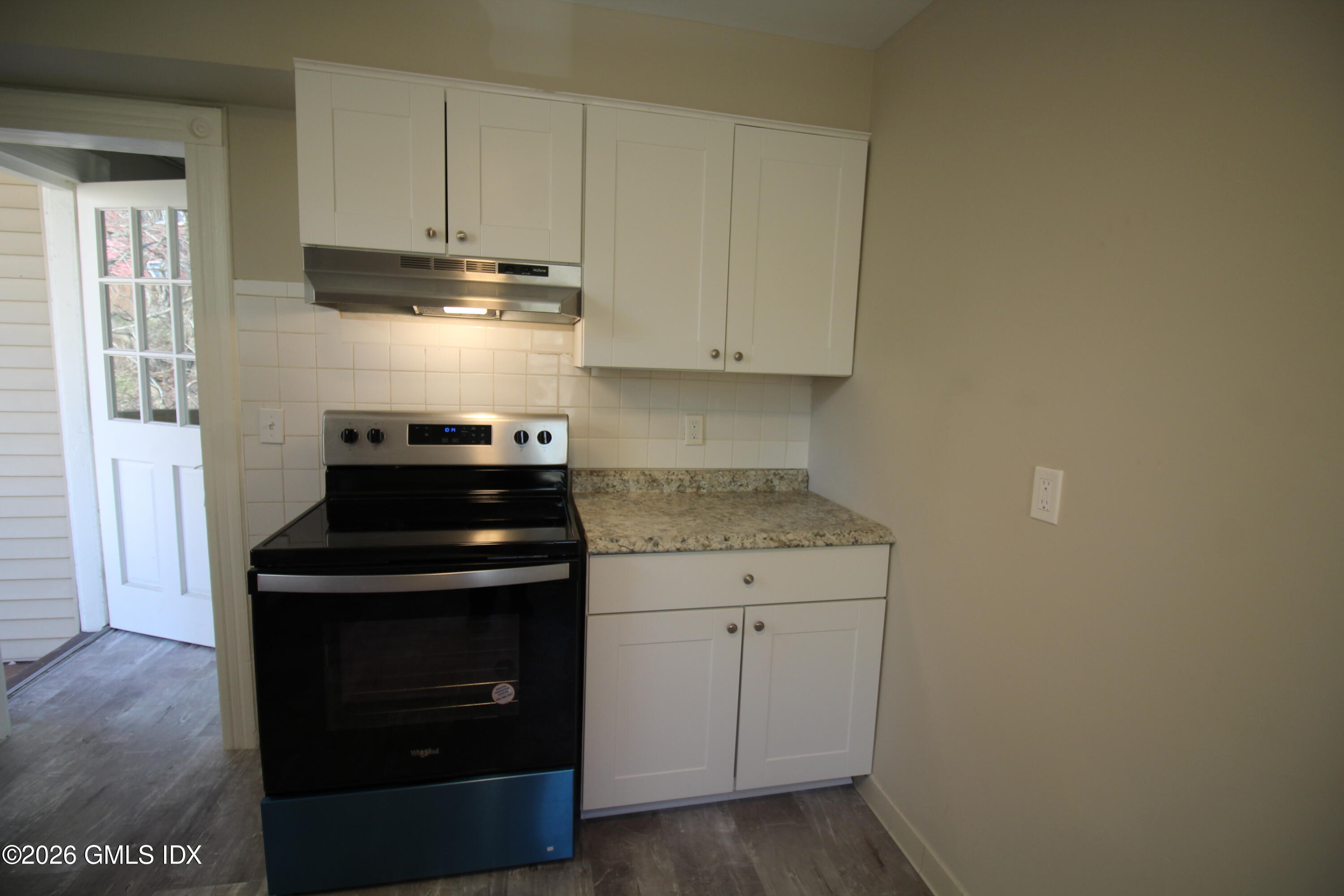 272 Valley Road, Unit 2 Cos Cob, CT 06807 - Photo 11 of 21 272ValleyStove