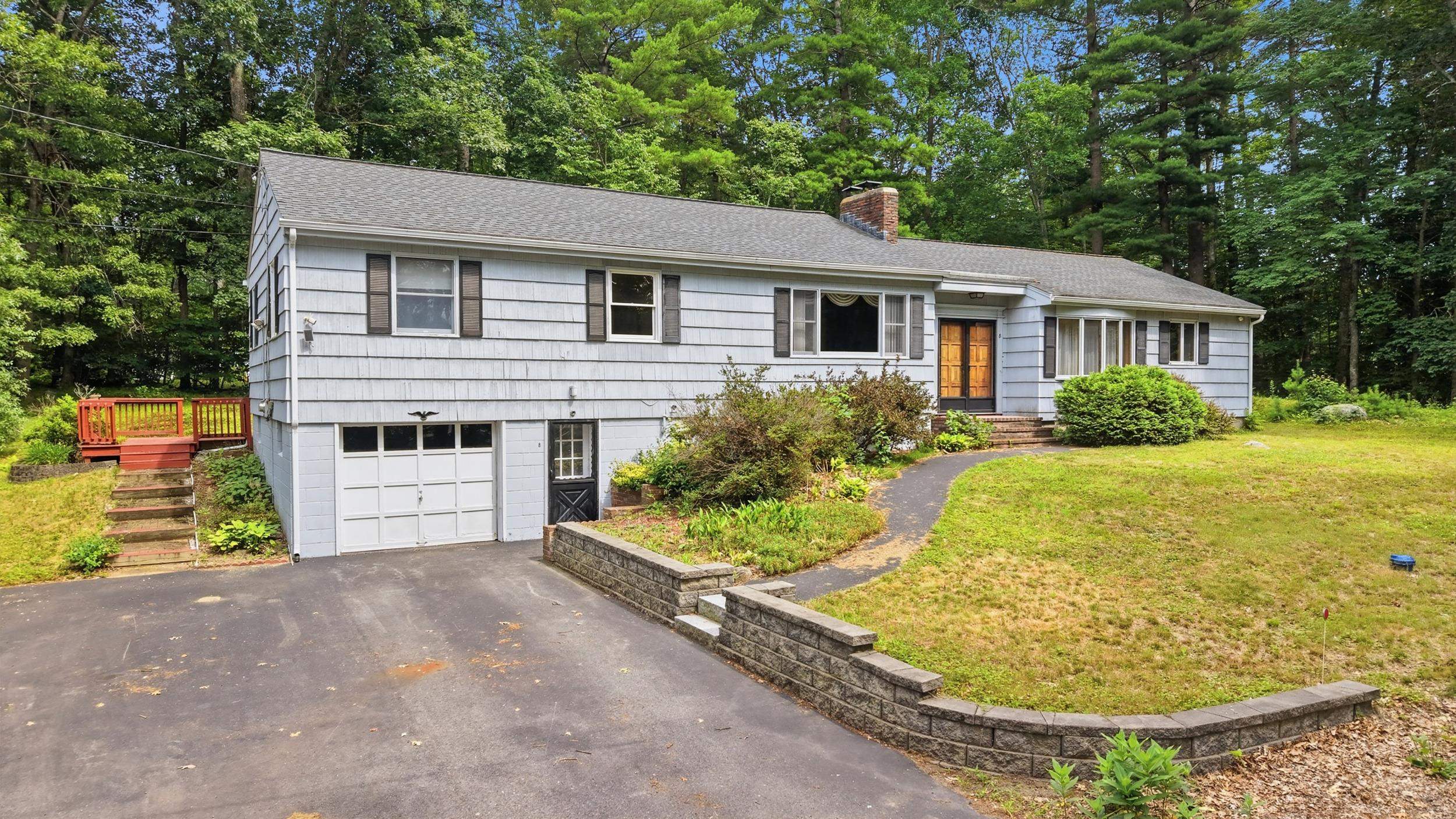 8 Escumbuit Road Derry, NH 03038 - Photo 1 of 59