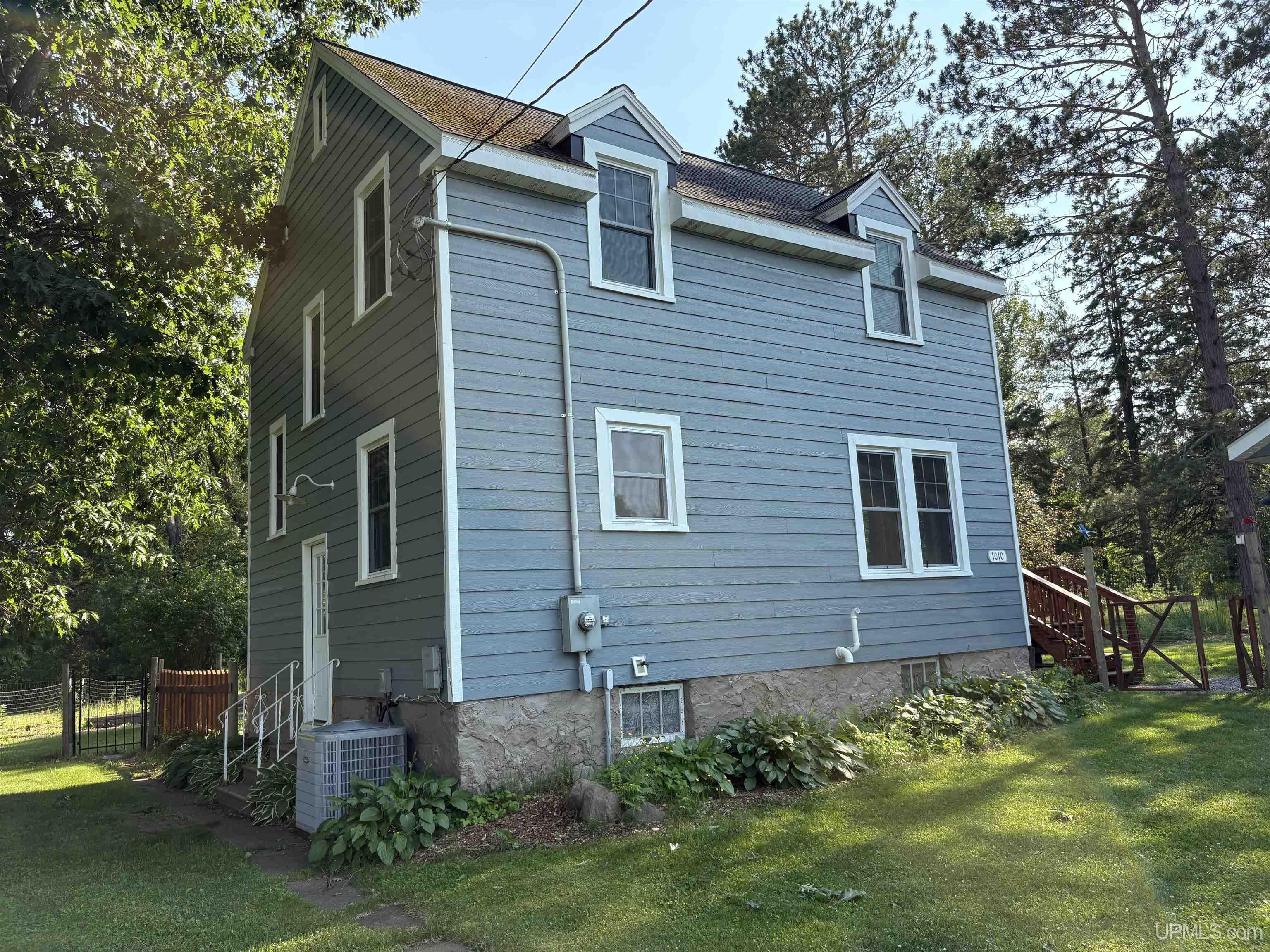 1010 Plymouth Road Wakefield, MI 49968 - Photo 2 of 45