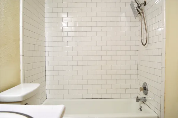 $800 | 4709 Harmon Avenue, Unit 409, Austin, TX 78751