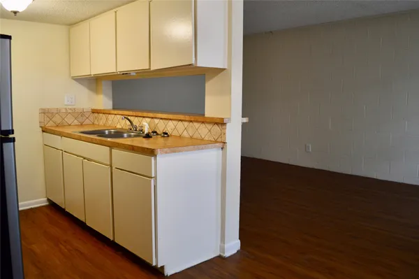 $800 | 4709 Harmon Avenue, Unit 409, Austin, TX 78751