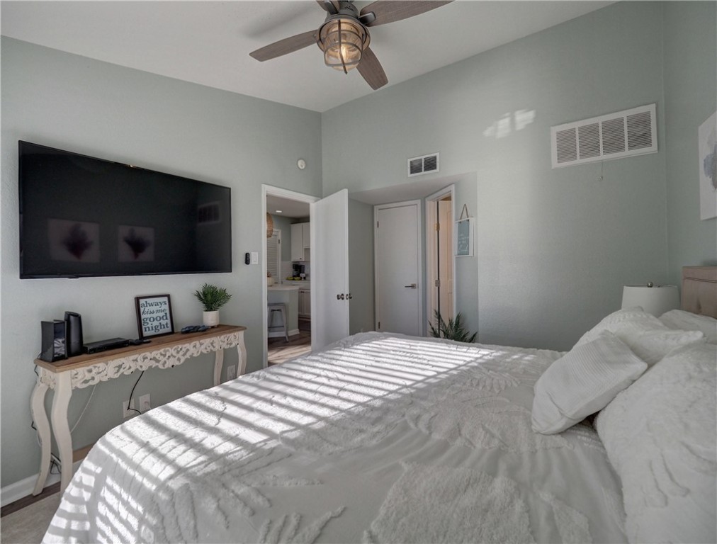14721 Whitecap Boulevard, Unit 337 Corpus Christi, TX 78418 - Photo 15 of 28 Plenty of bedroom space.