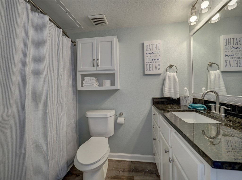 14721 Whitecap Boulevard, Unit 337 Corpus Christi, TX 78418 - Photo 17 of 28 Updated full bathroom.