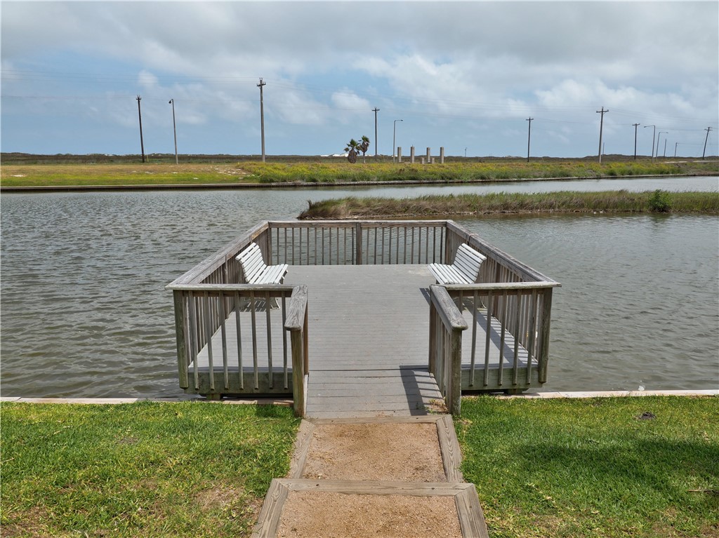 14721 Whitecap Boulevard, Unit 337 Corpus Christi, TX 78418 - Photo 21 of 28 Fishing dock