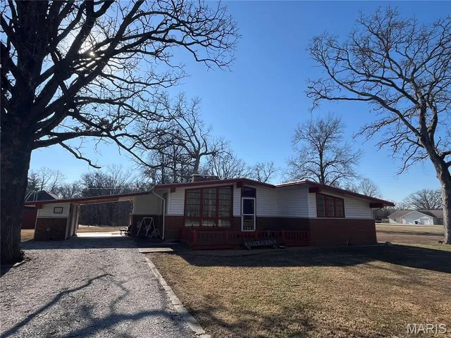 $129,900 | 905 Dean Street, Wilsonville, IL 62093