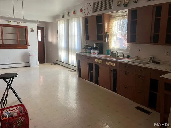 $129,900 | 905 Dean Street, Wilsonville, IL 62093