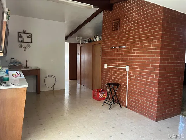 $129,900 | 905 Dean Street, Wilsonville, IL 62093