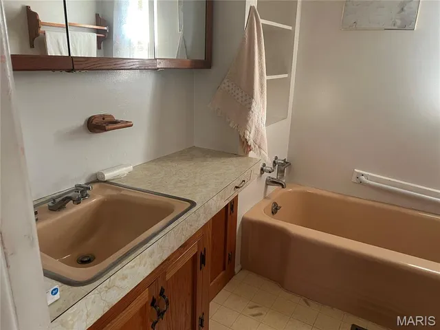 $129,900 | 905 Dean Street, Wilsonville, IL 62093