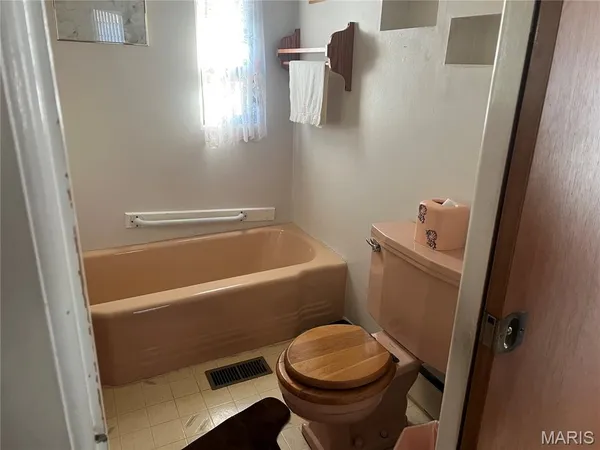 $129,900 | 905 Dean Street, Wilsonville, IL 62093