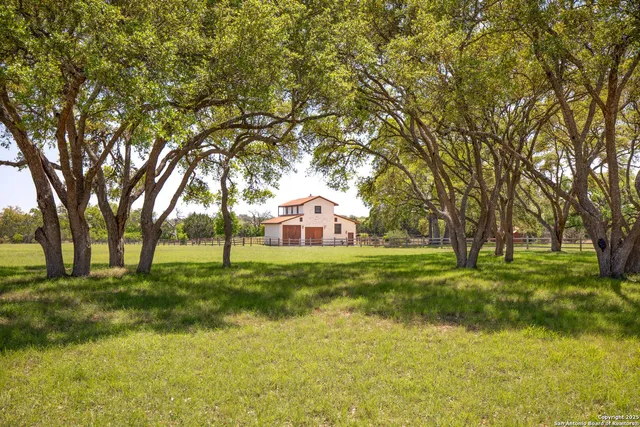 $575,000 | 876 Horseshoe Falls, Bandera, TX 78003