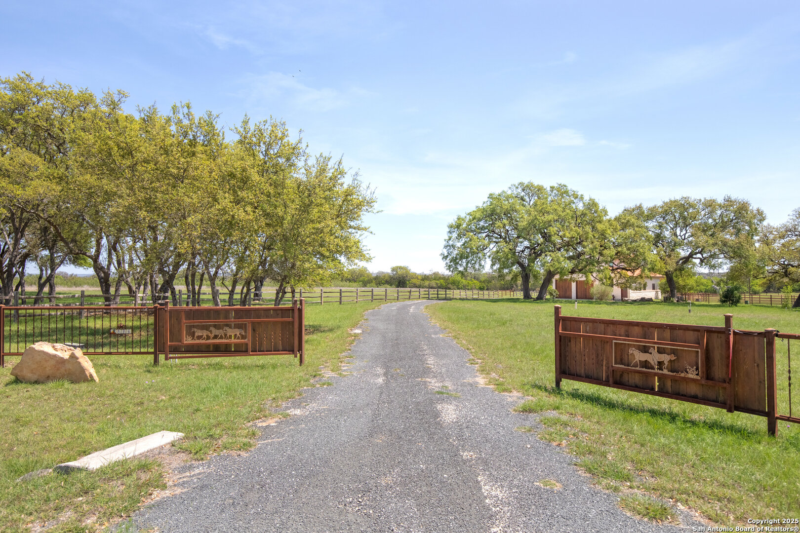 876 Horseshoe Falls Bandera, TX 78003 - Photo 4 of 37