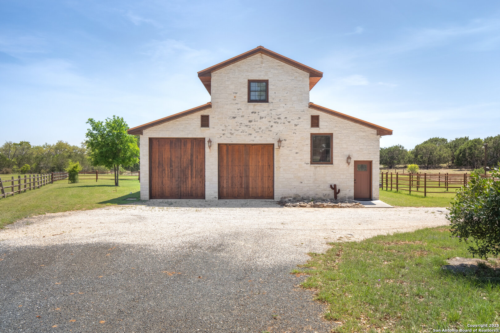 876 Horseshoe Falls Bandera, TX 78003 - Photo 5 of 37