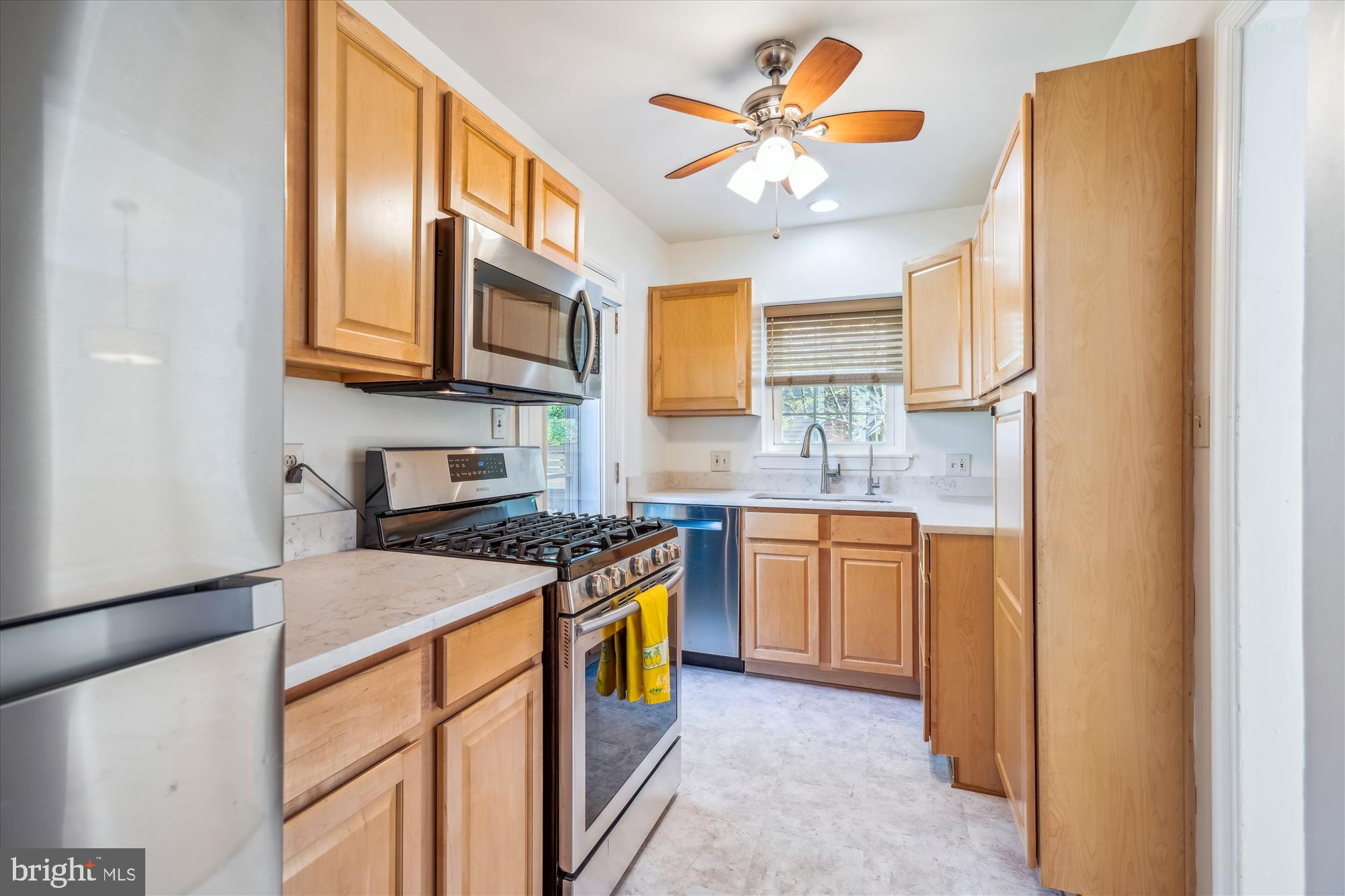 10115 Tenbrook Drive Silver Spring, MD 20901 - Photo 12 of 53 Kitchen with SS appliances