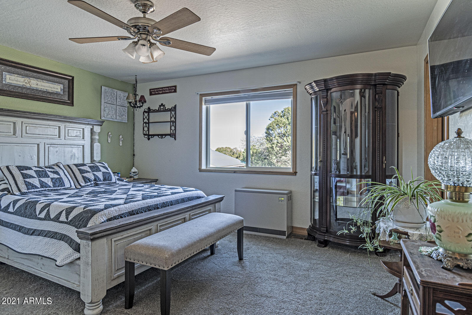 1057 Casper Lane Show Low, AZ 85901 - Photo 15 of 37 Master bedroom