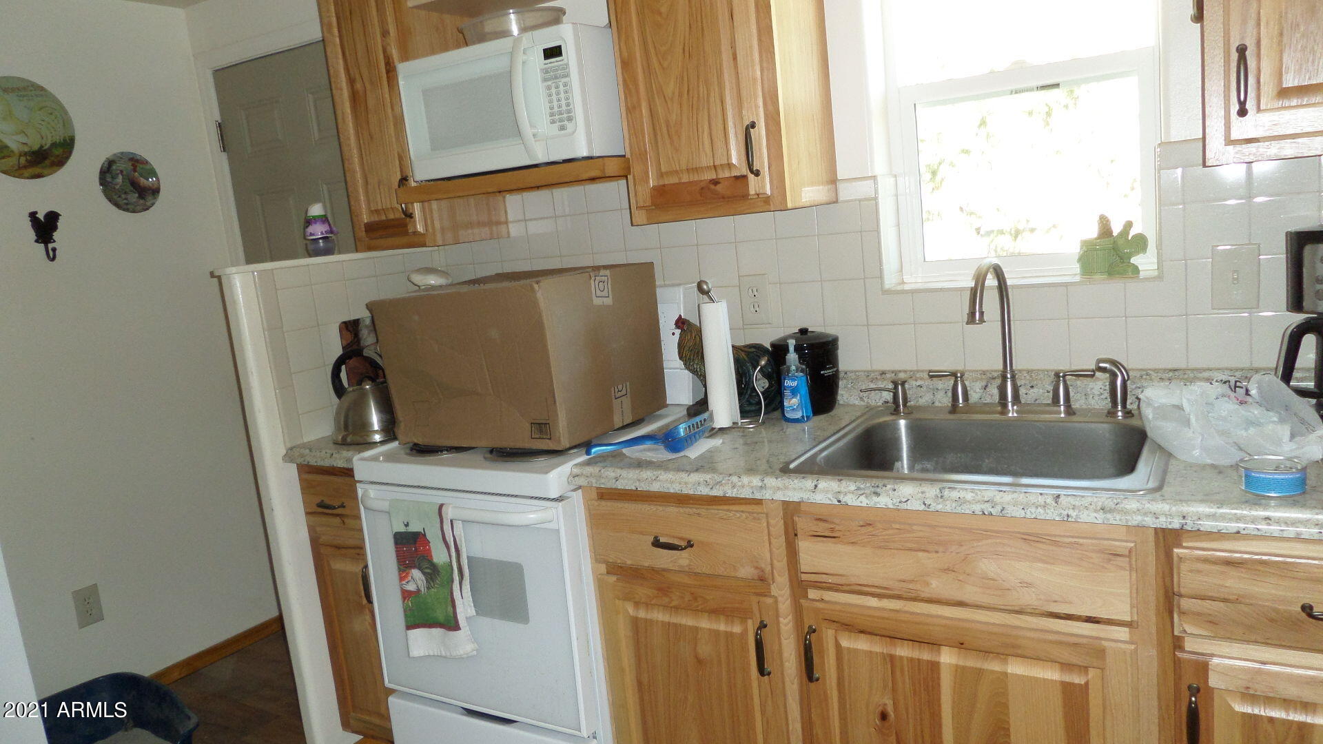 1057 Casper Lane Show Low, AZ 85901 - Photo 21 of 37 Kitchenette