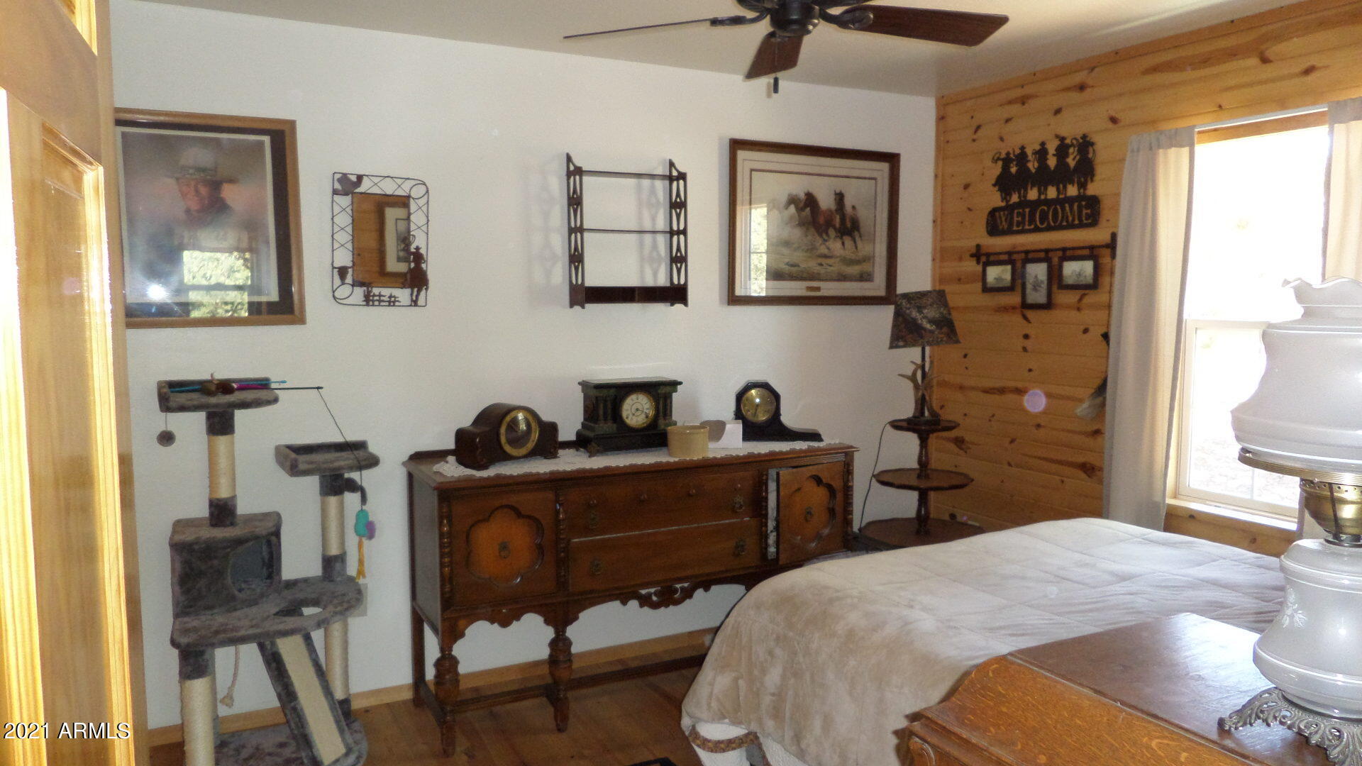 1057 Casper Lane Show Low, AZ 85901 - Photo 22 of 37 Guest bedroom