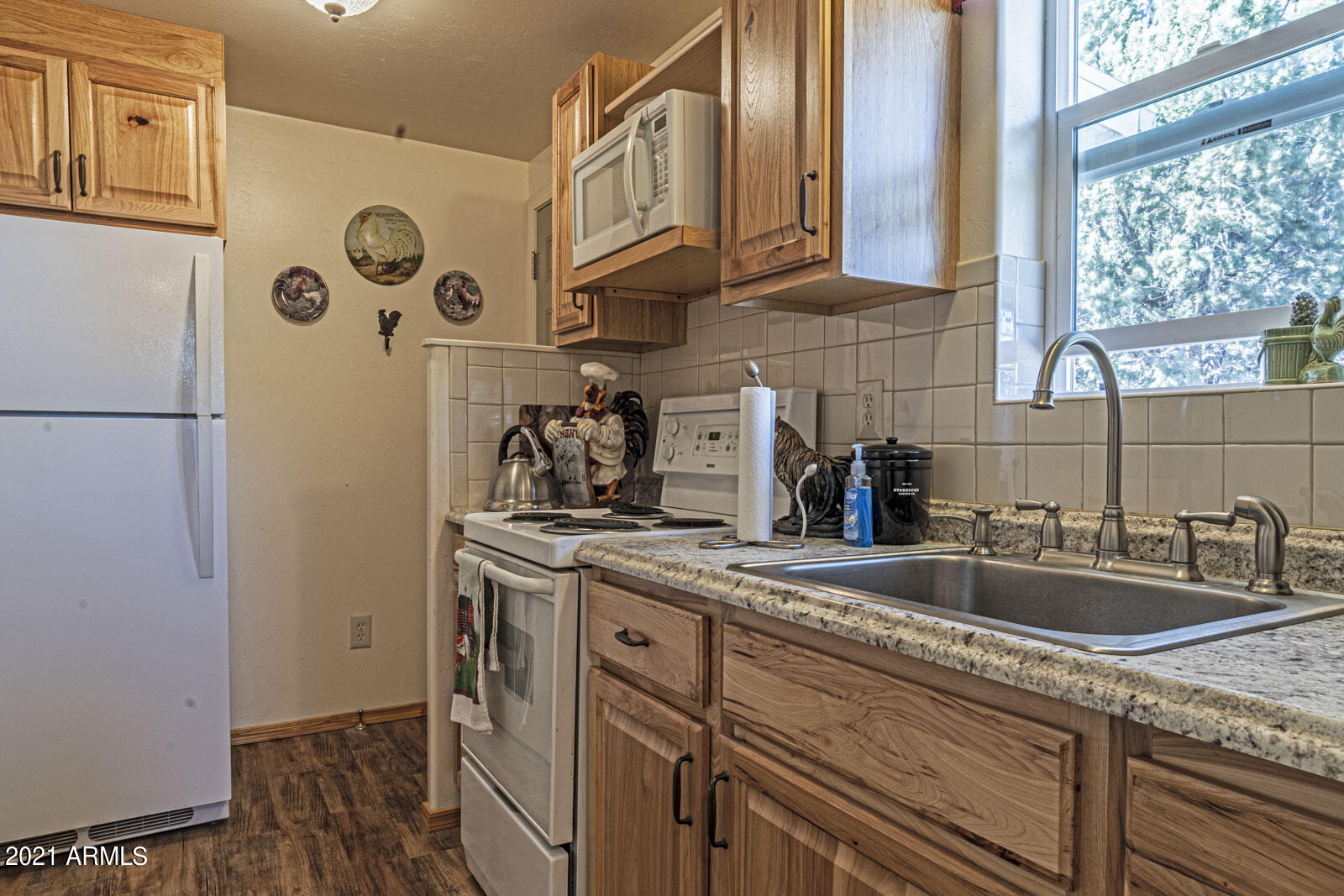 1057 Casper Lane Show Low, AZ 85901 - Photo 26 of 37 Kitchenette