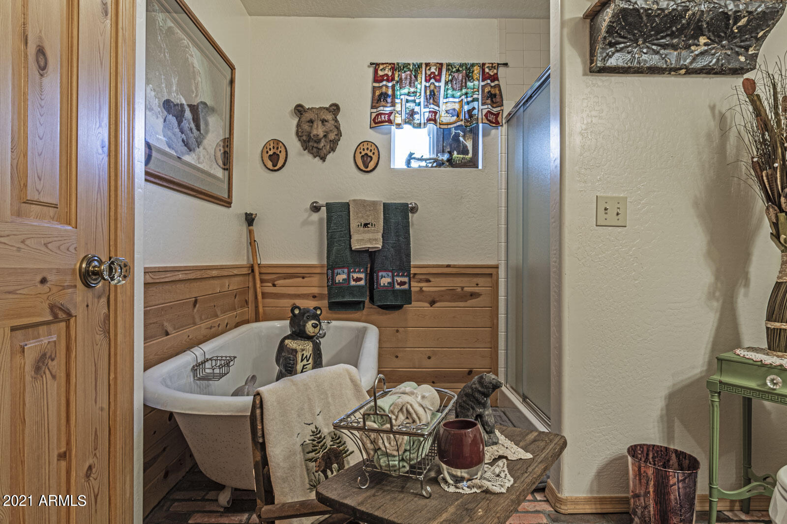 1057 Casper Lane Show Low, AZ 85901 - Photo 29 of 37 Guest bath