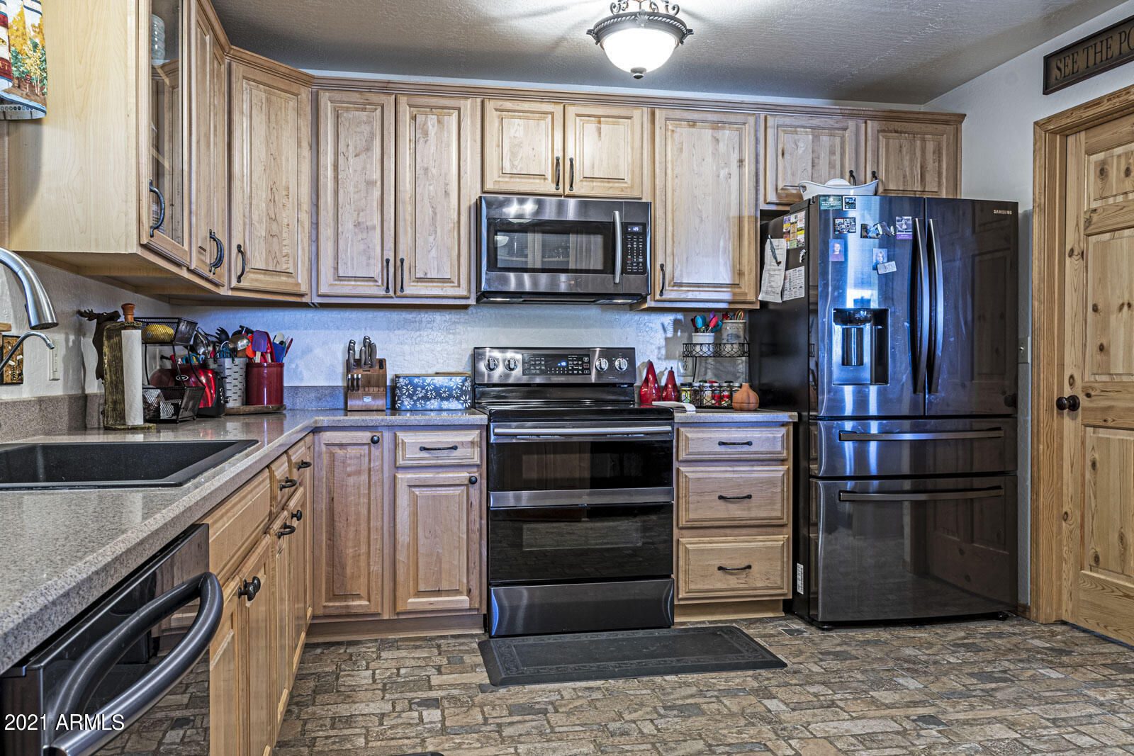 1057 Casper Lane Show Low, AZ 85901 - Photo 5 of 37 Large country kitchen