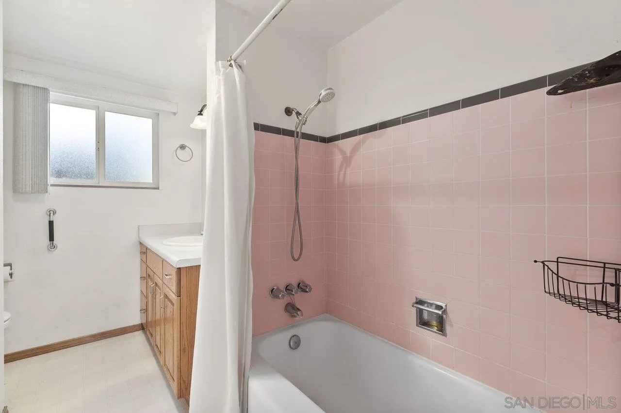 1822 Wight Way El Cajon, CA 92021 - Photo 21 of 45 a bathroom with a tub a mirror and a shower