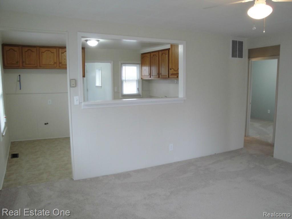 110 Manatee Hazel Park, MI 48030 - Photo 6 of 19