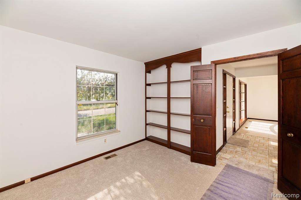 645 Lockmoore Court Rochester Hills, MI 48307 - Photo 28 of 56