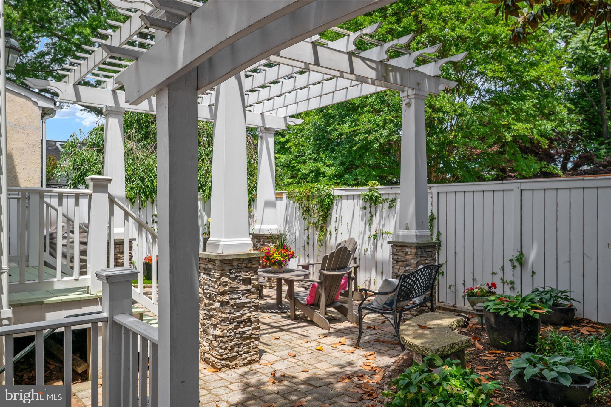 238 King George Street Annapolis, MD 21401 - Photo 19 of 55 Storybook courtyard