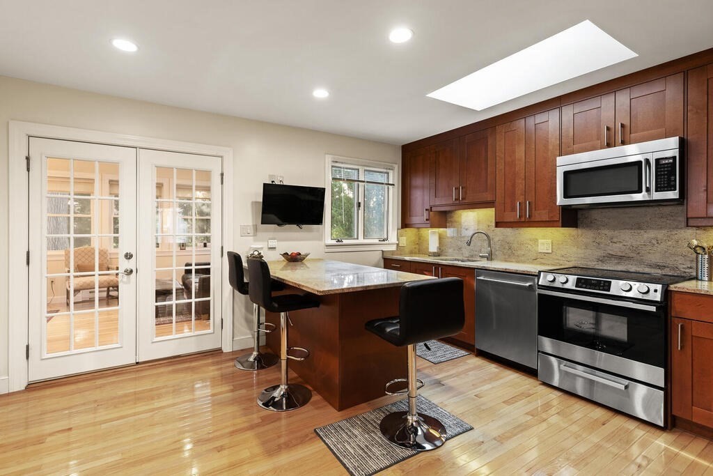 36 Beverly Road Swampscott, MA 01907 - Photo 12 of 34 Gallery Image 12