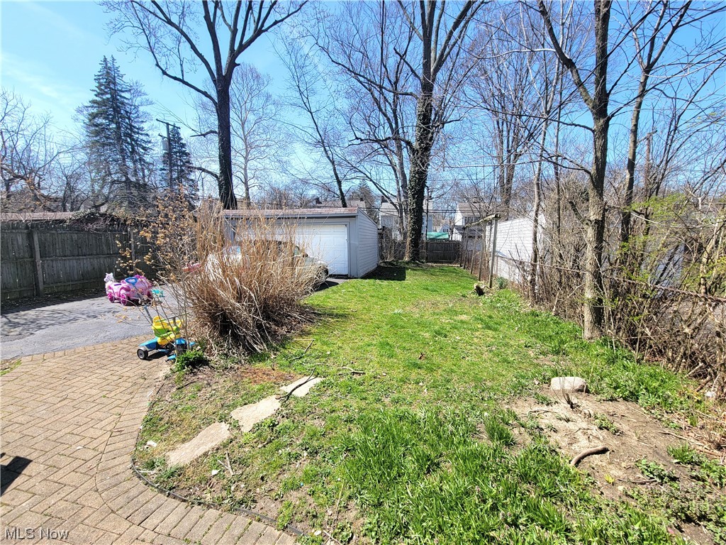 1166 Winston Road Cleveland, OH 44121 - Photo 7 of 24