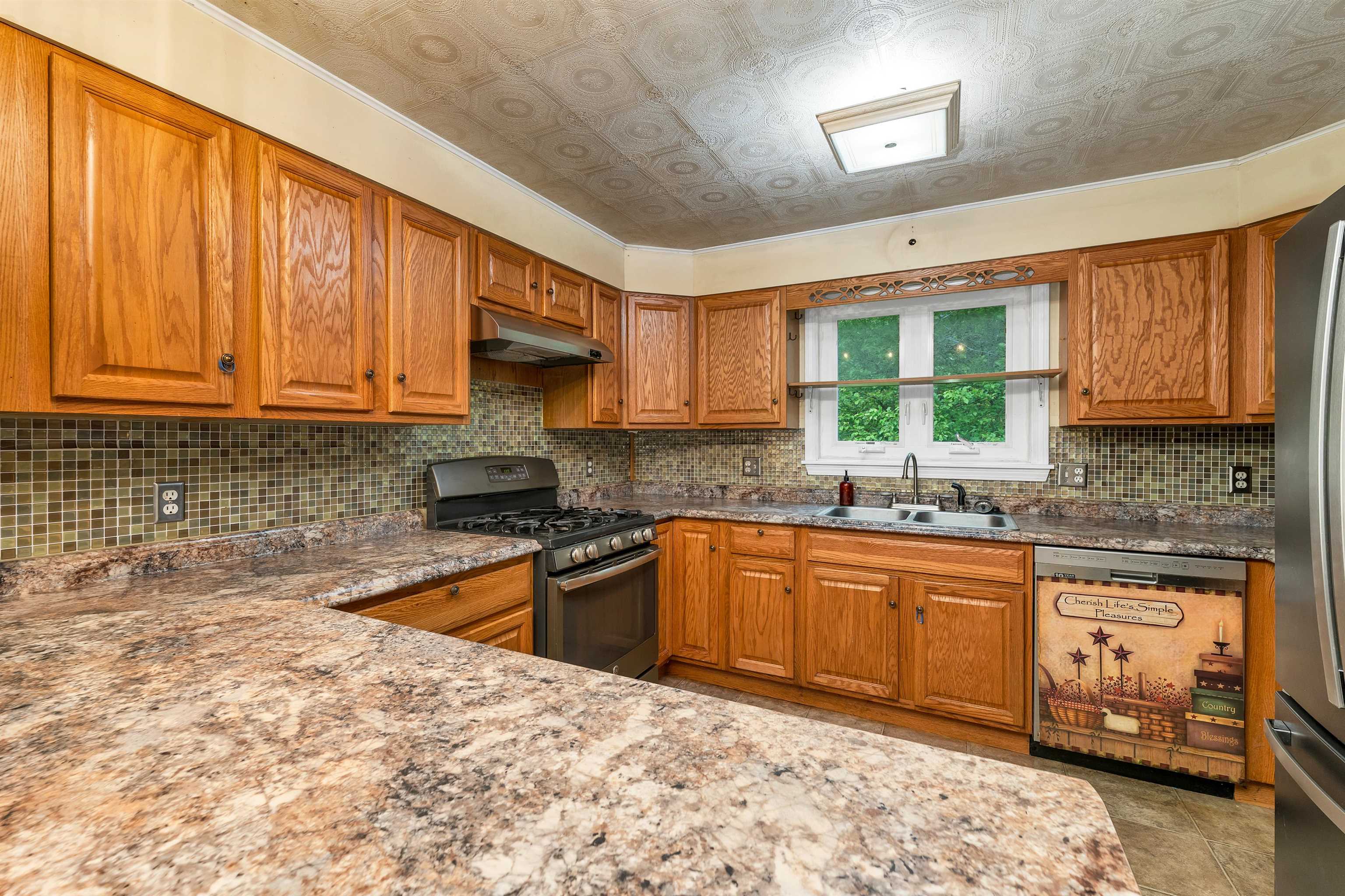 73 Jimtown Road Gorham, NH 03581 - Photo 13 of 56