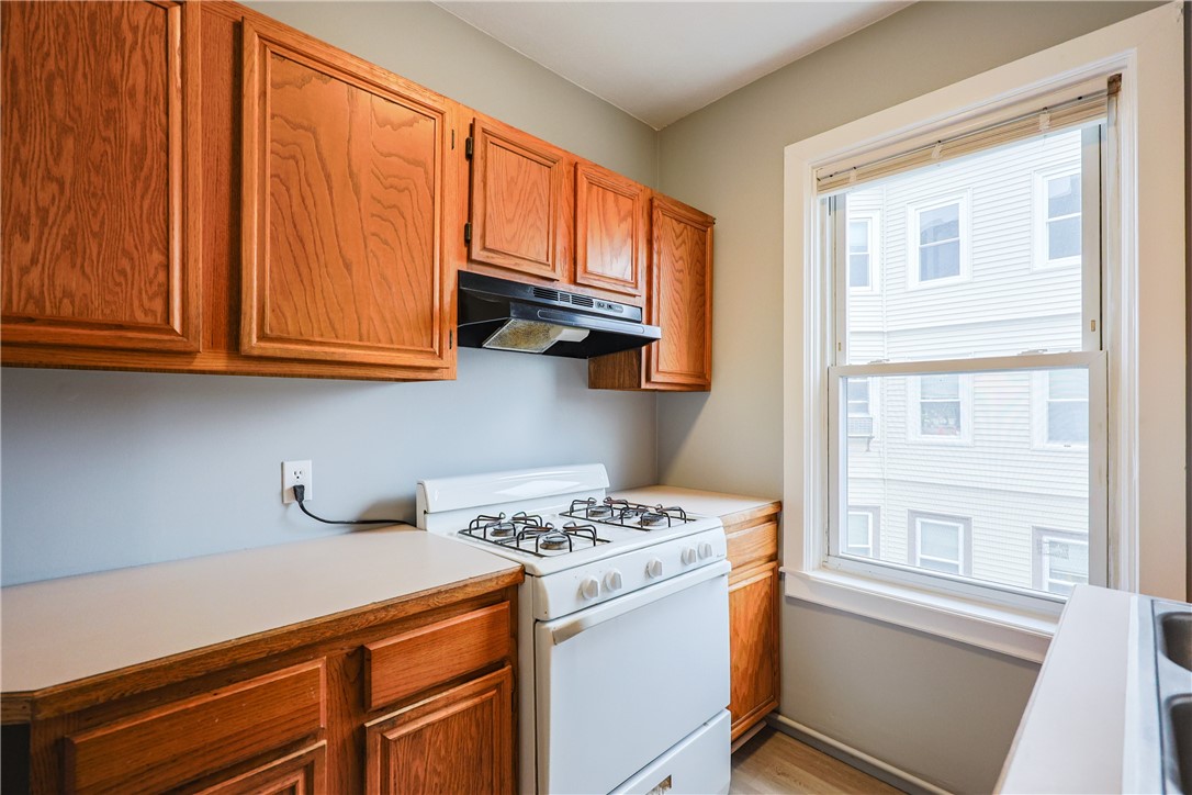 107 Hughes Avenue Pawtucket, RI 02861 - Photo 21 of 32