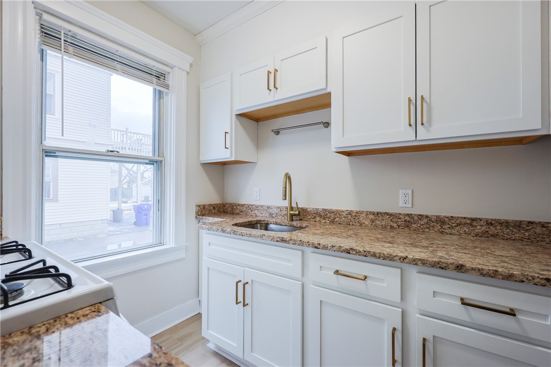 107 Hughes Avenue Pawtucket, RI 02861 - Photo 7 of 32