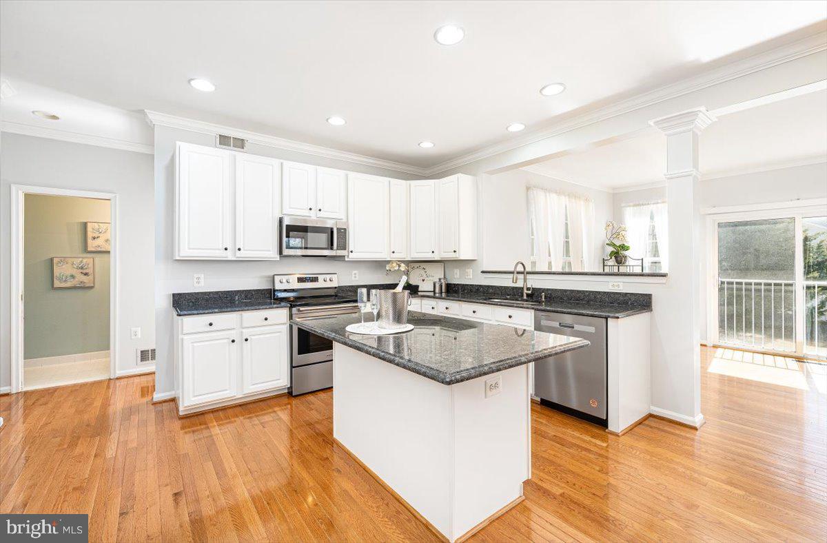 18602 Broken Oak Road Boyds, MD 20841 - Photo 13 of 83 New Stainless Steel Appliances