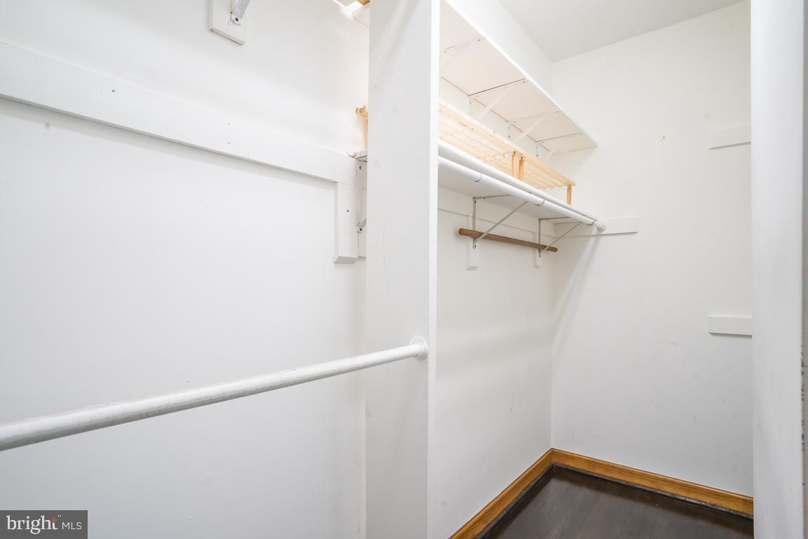 22669 Watson Road Leesburg, VA 20175 - Photo 16 of 46 Master Walk In Closet