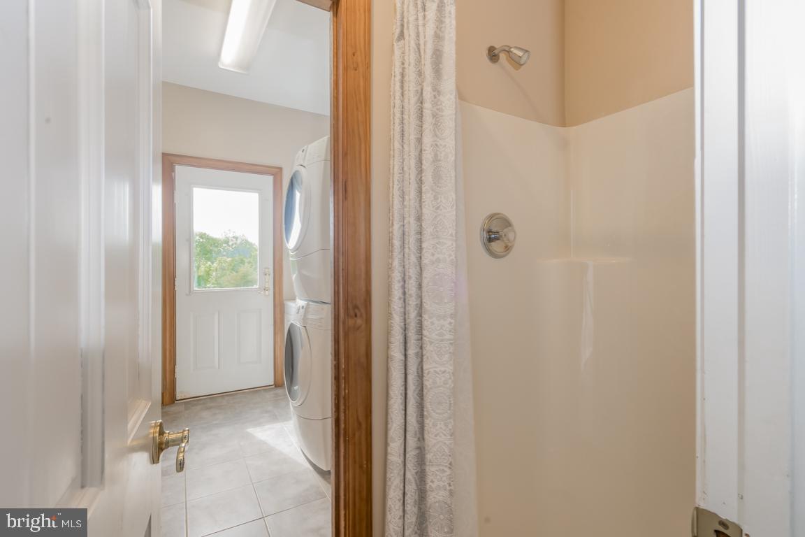 22669 Watson Road Leesburg, VA 20175 - Photo 26 of 46 Main Level Laundry & Another Full Bath / Dog Wash