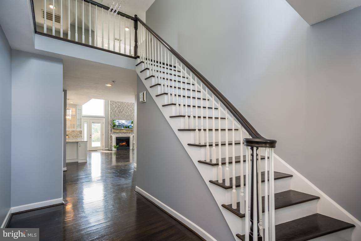22669 Watson Road Leesburg, VA 20175 - Photo 6 of 46 Foyer