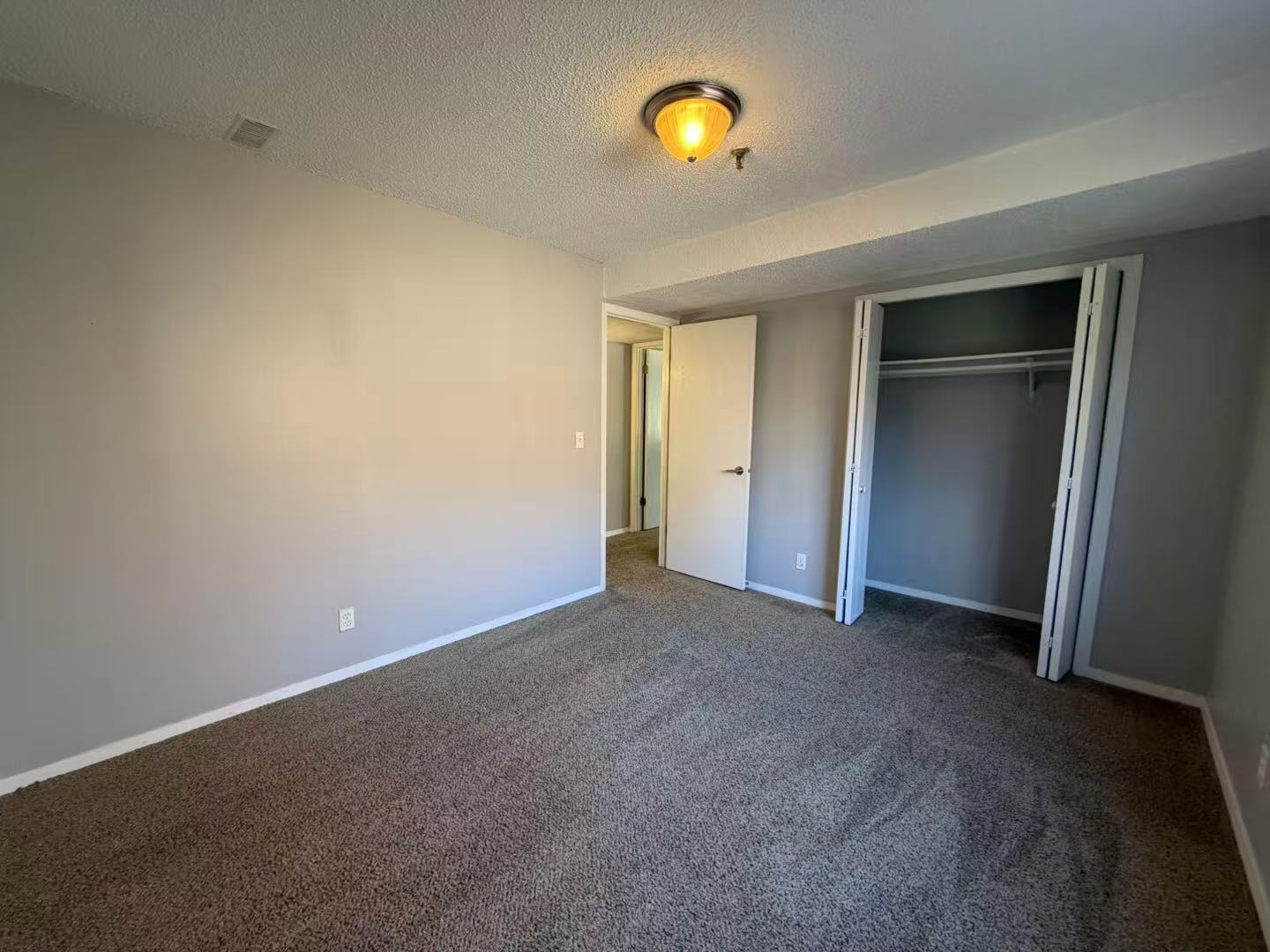 1360 Brook Street, Unit F St. Charles, IL 60174 - Photo 17 of 18 an empty room with a window