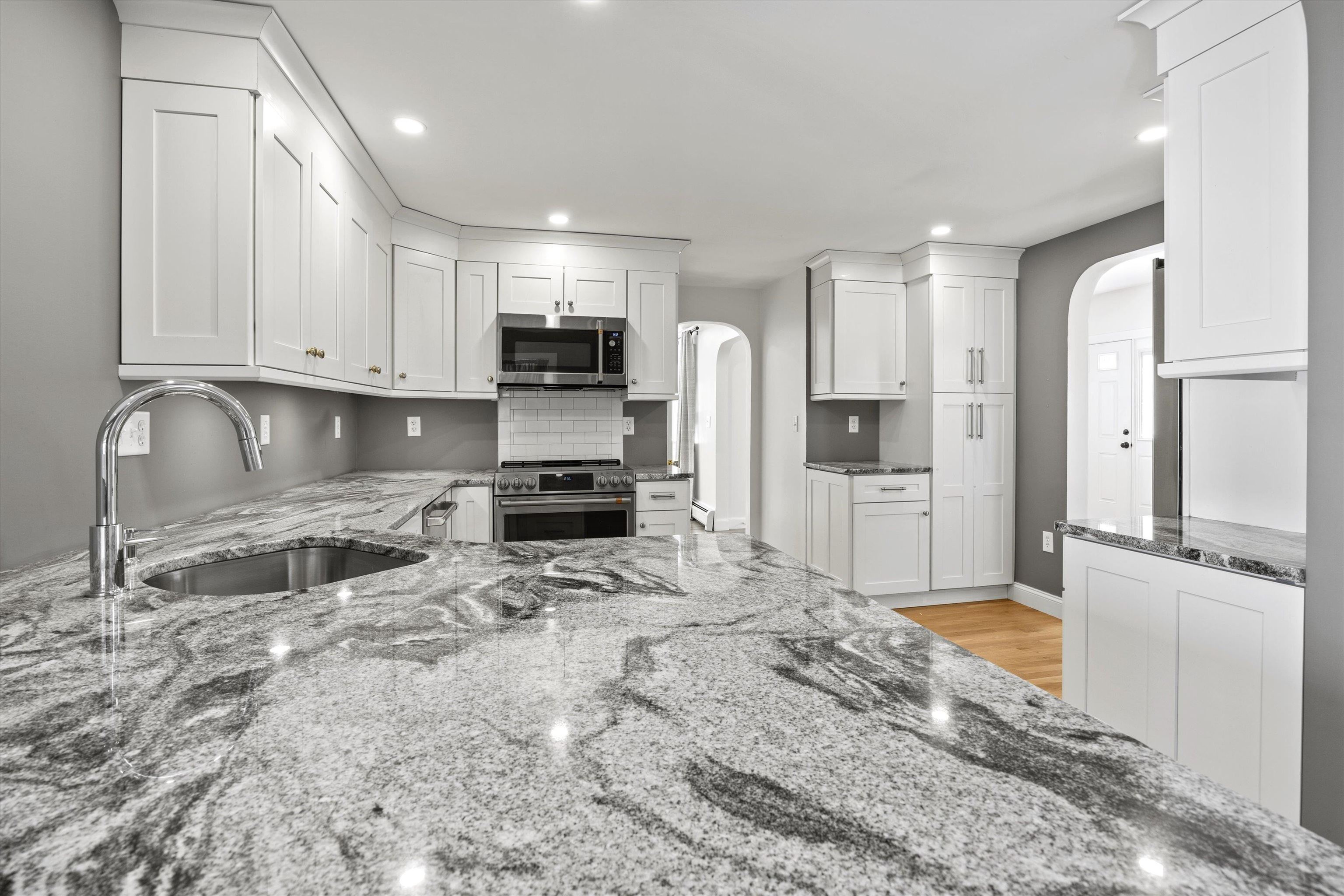 265 Ashland Street Manchester, NH 03104 - Photo 12 of 34