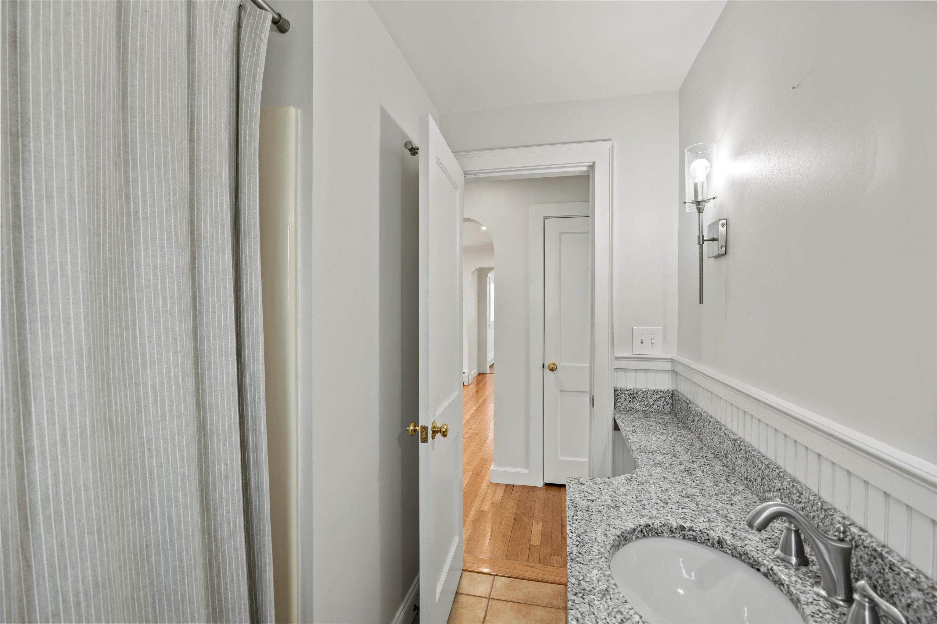 265 Ashland Street Manchester, NH 03104 - Photo 3 of 34