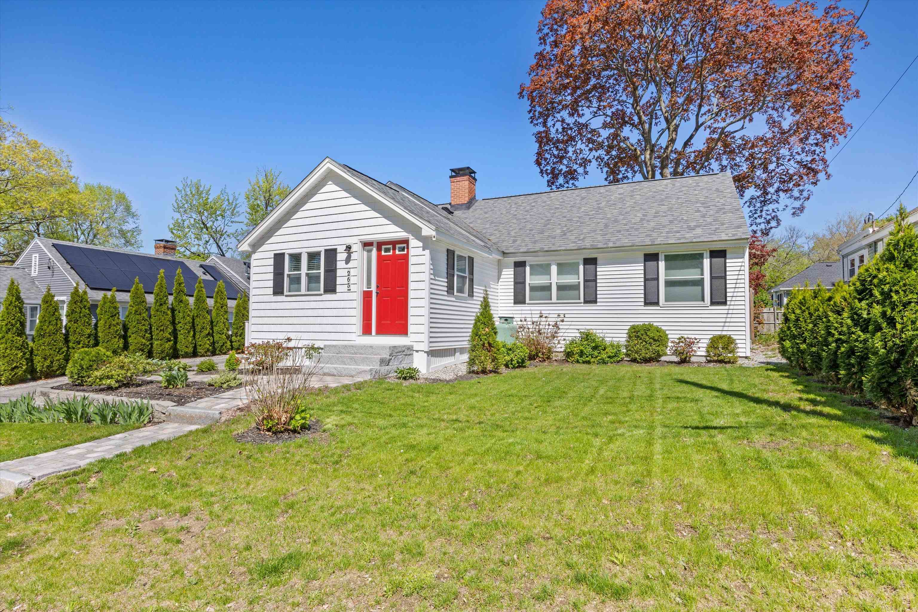 265 Ashland Street Manchester, NH 03104 - Photo 5 of 34