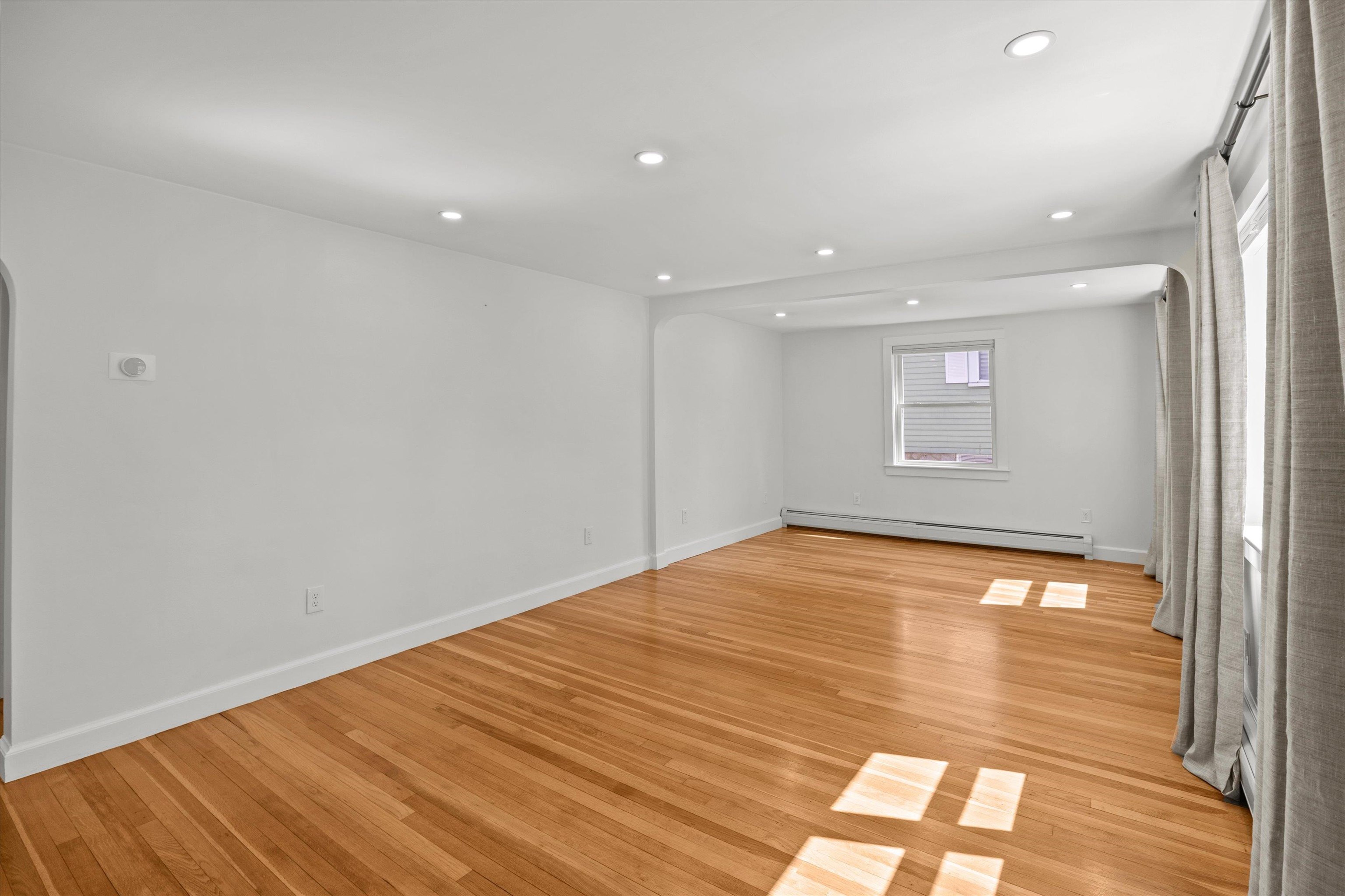 265 Ashland Street Manchester, NH 03104 - Photo 9 of 34