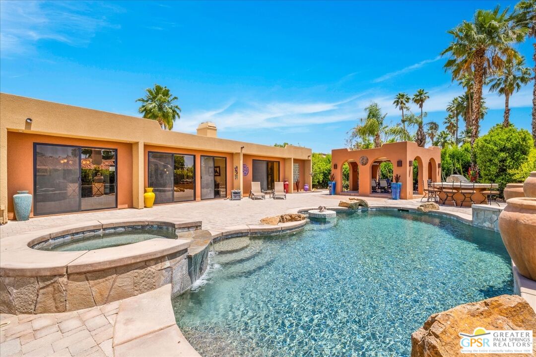 71121 Sunny Lane Rancho Mirage, CA 92270 - Photo 4 of 75 a view of a house with backyard and sitting area