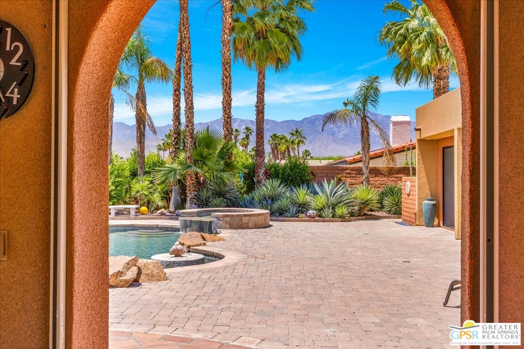 71121 Sunny Lane Rancho Mirage, CA 92270 - Photo 54 of 75 a view of a backyard of a house