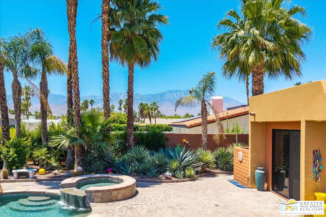 71121 Sunny Lane Rancho Mirage, CA 92270 - Photo 59 of 75 a view of a backyard