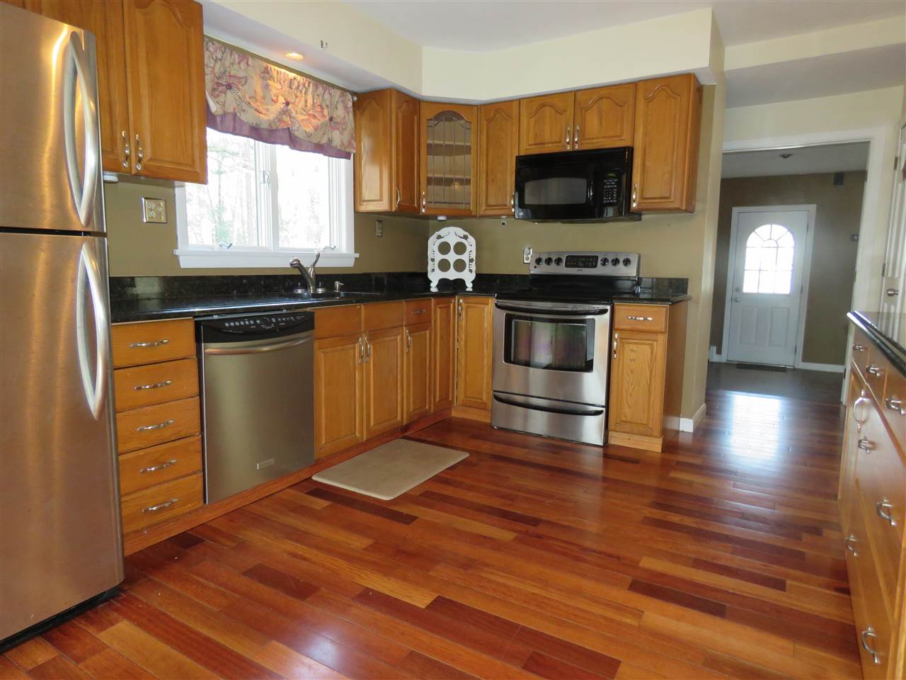 19 Hampstead Road Salem, NH 03079 - Photo 8 of 19