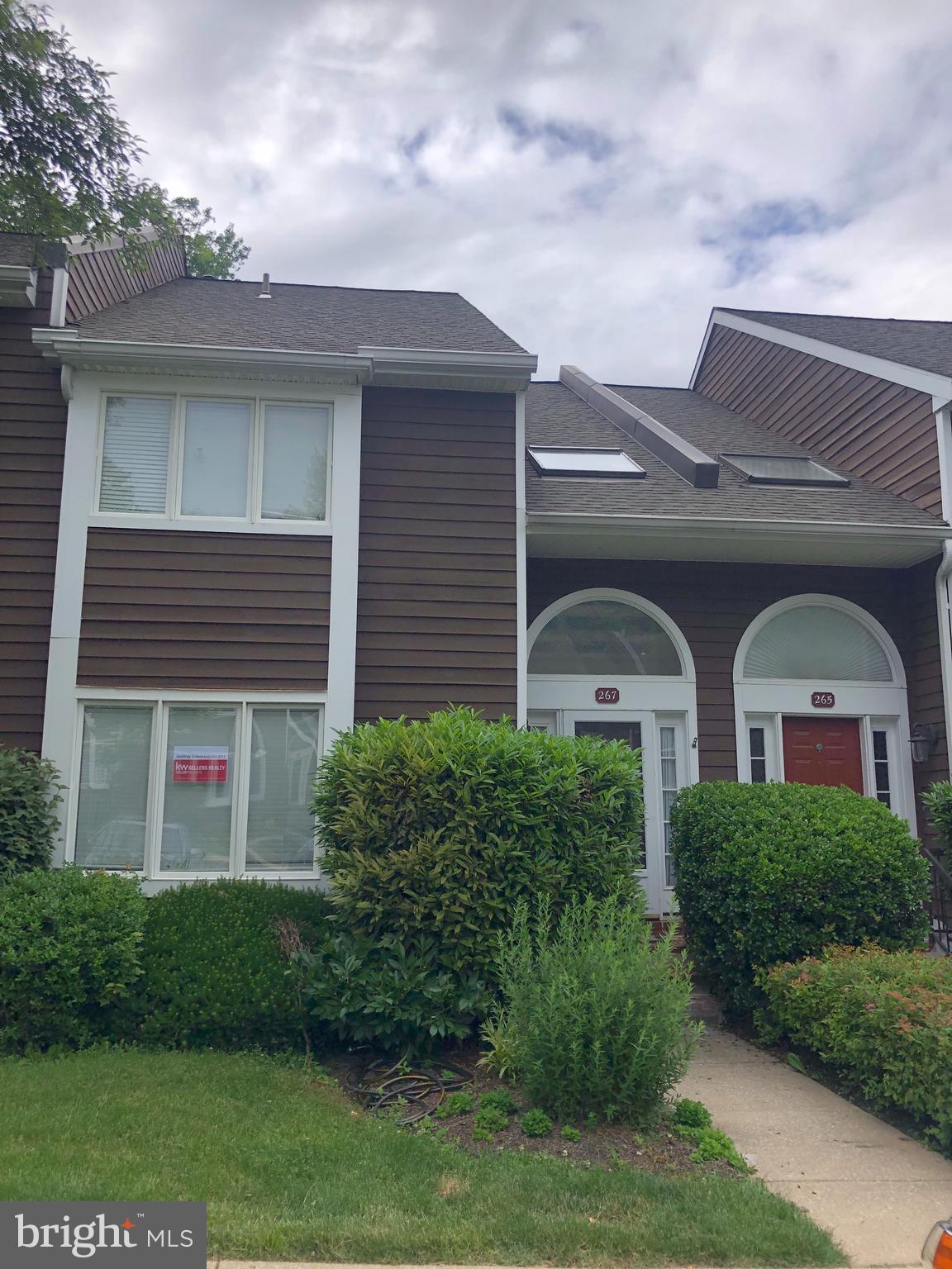 267 Fox Run Exton, PA 19341 - Photo 3 of 18 Front entry