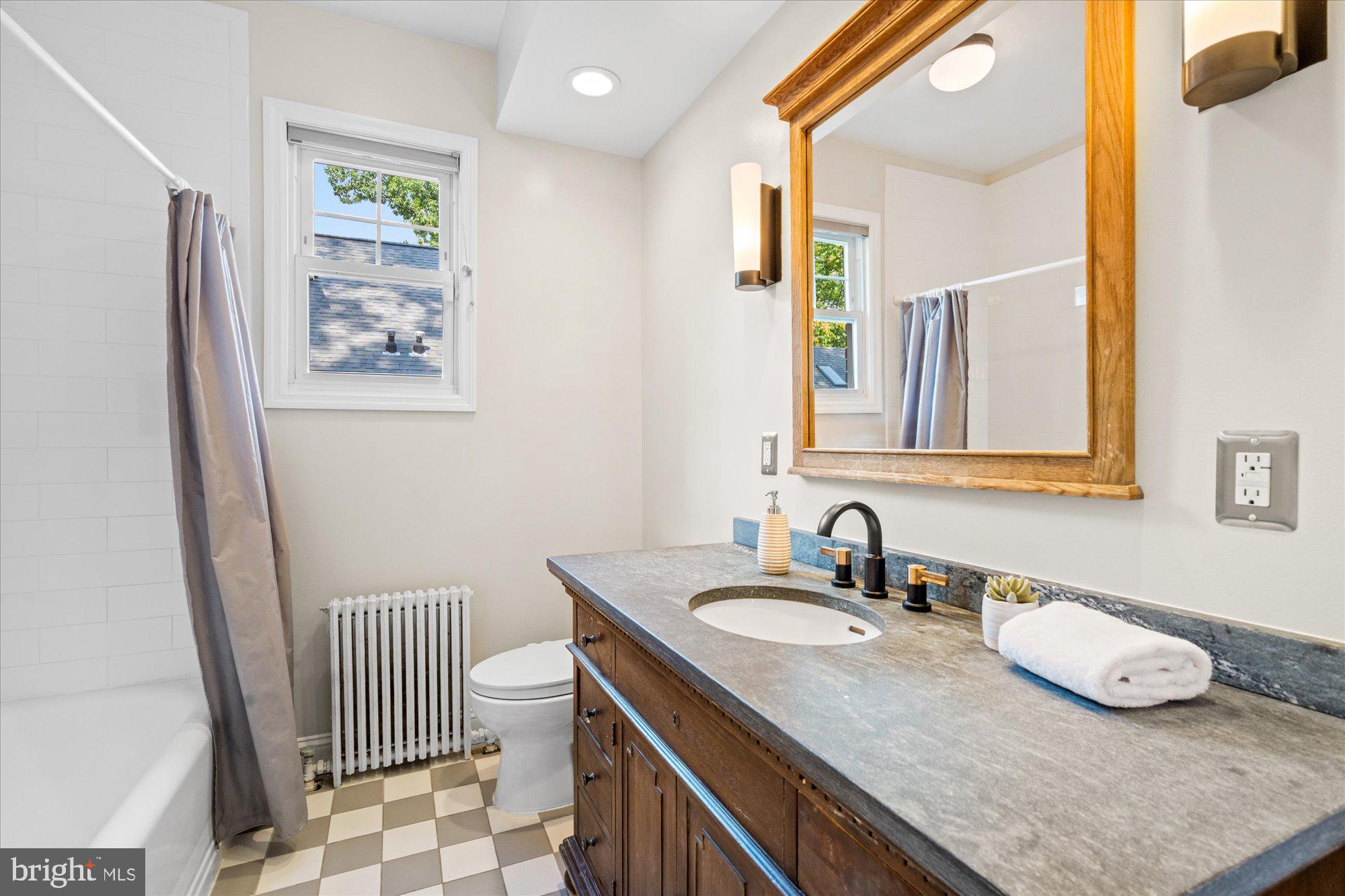 823 Bonifant Street Silver Spring, MD 20910 - Photo 21 of 42 Main level full hall bathroom